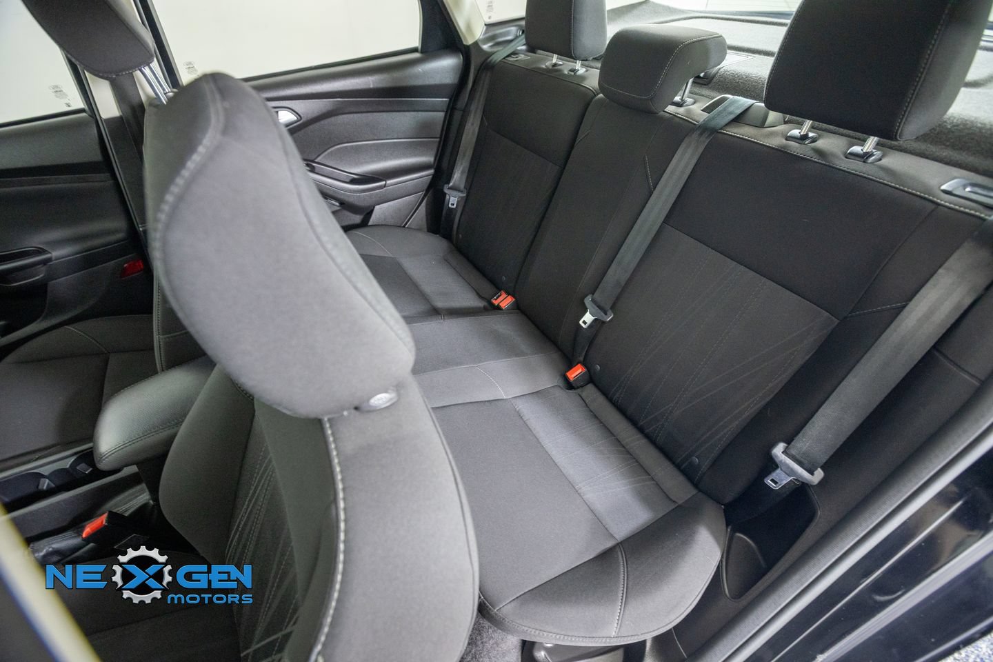 Used 2017 Ford Focus SE w/ SE Sport Package FWD image 29