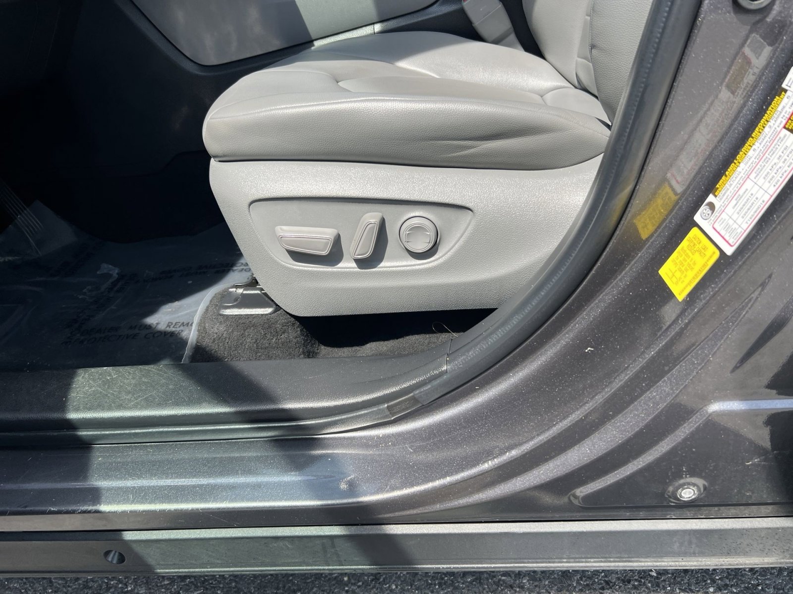 Used 2022 Toyota Highlander XLE AWD/4WD image 22