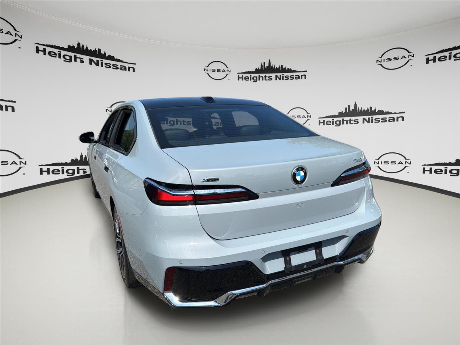 Used 2025 BMW 740i xDrive AWD/4WD image 4