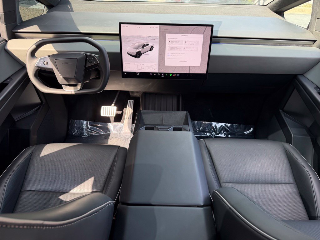 Used 2025 Tesla Cybertruck AWD Crew Cab image 39