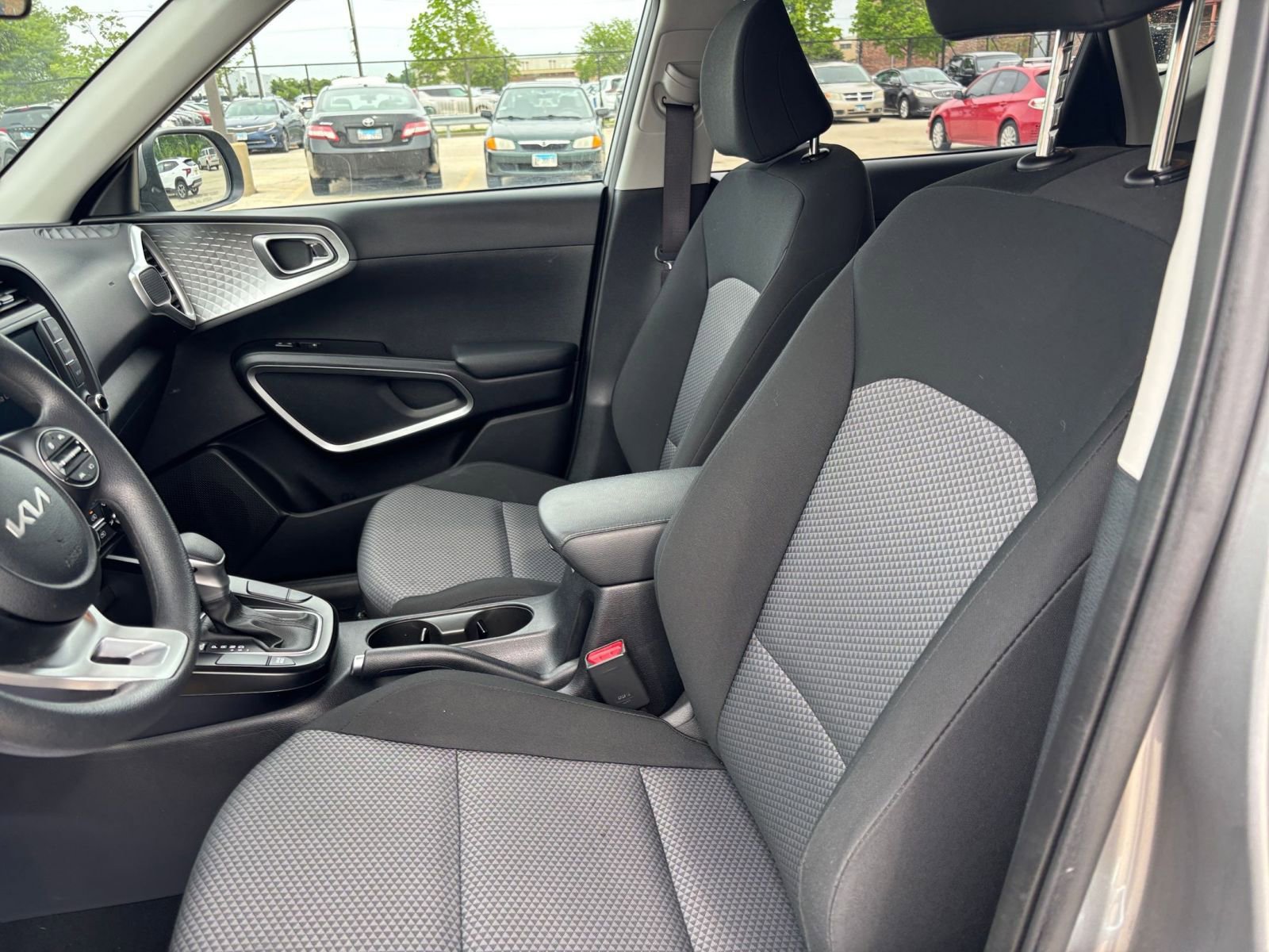 Used 2025 Kia Soul LX w/ LX Technology Package FWD image 24