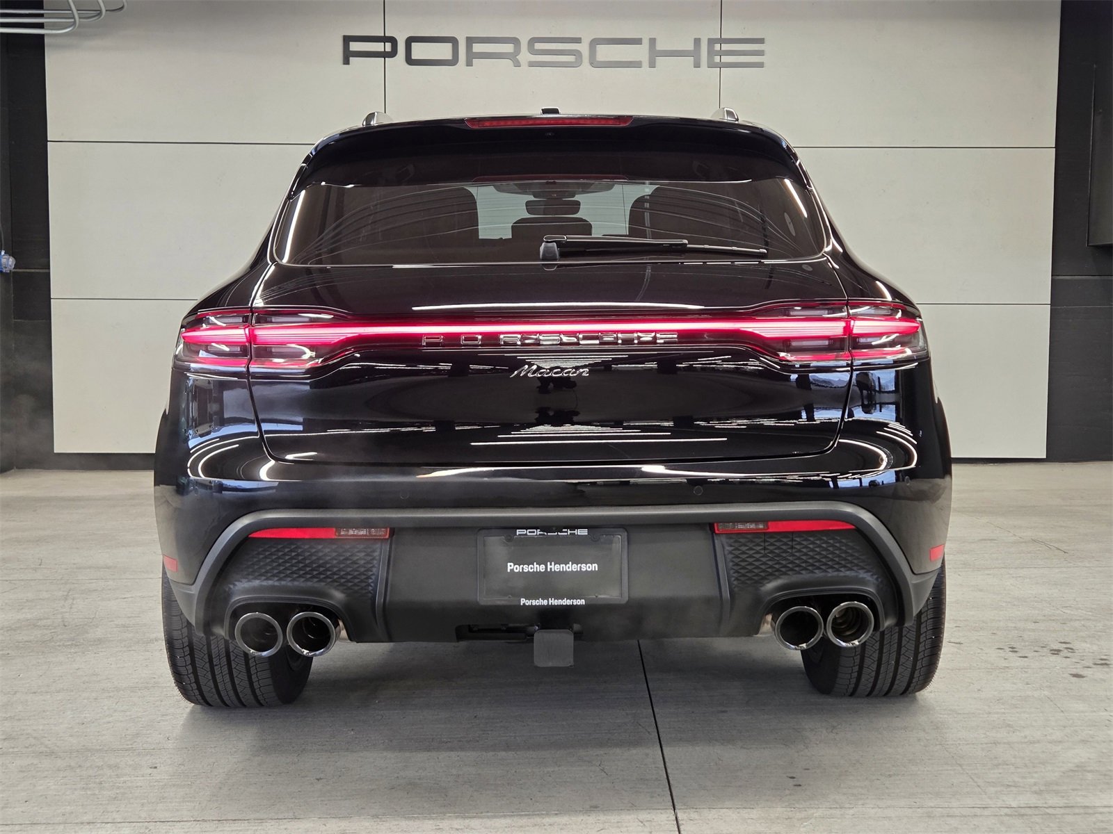 Certified 2025 Porsche Macan image 7
