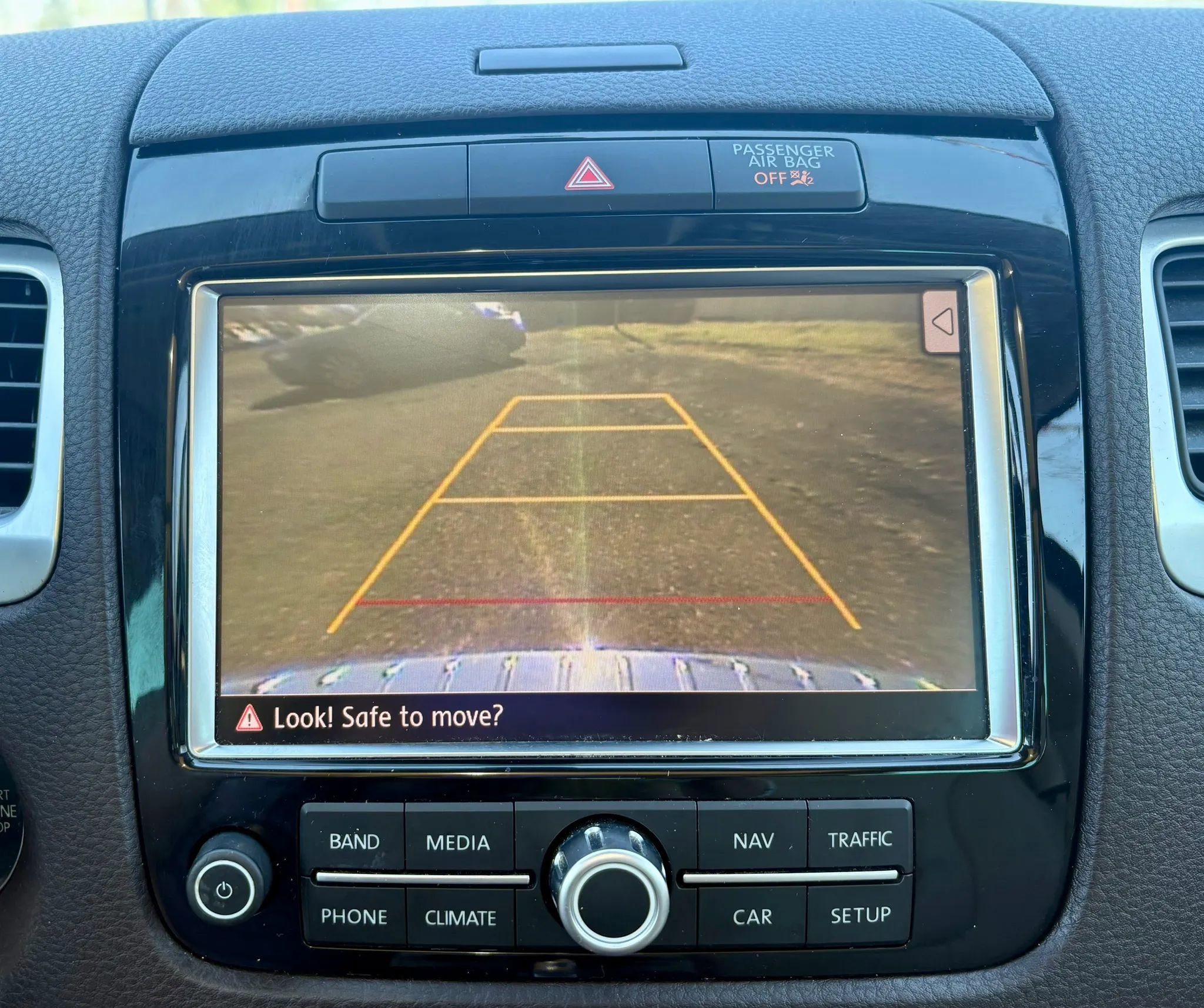 Used 2012 Volkswagen Touareg TDI image 34