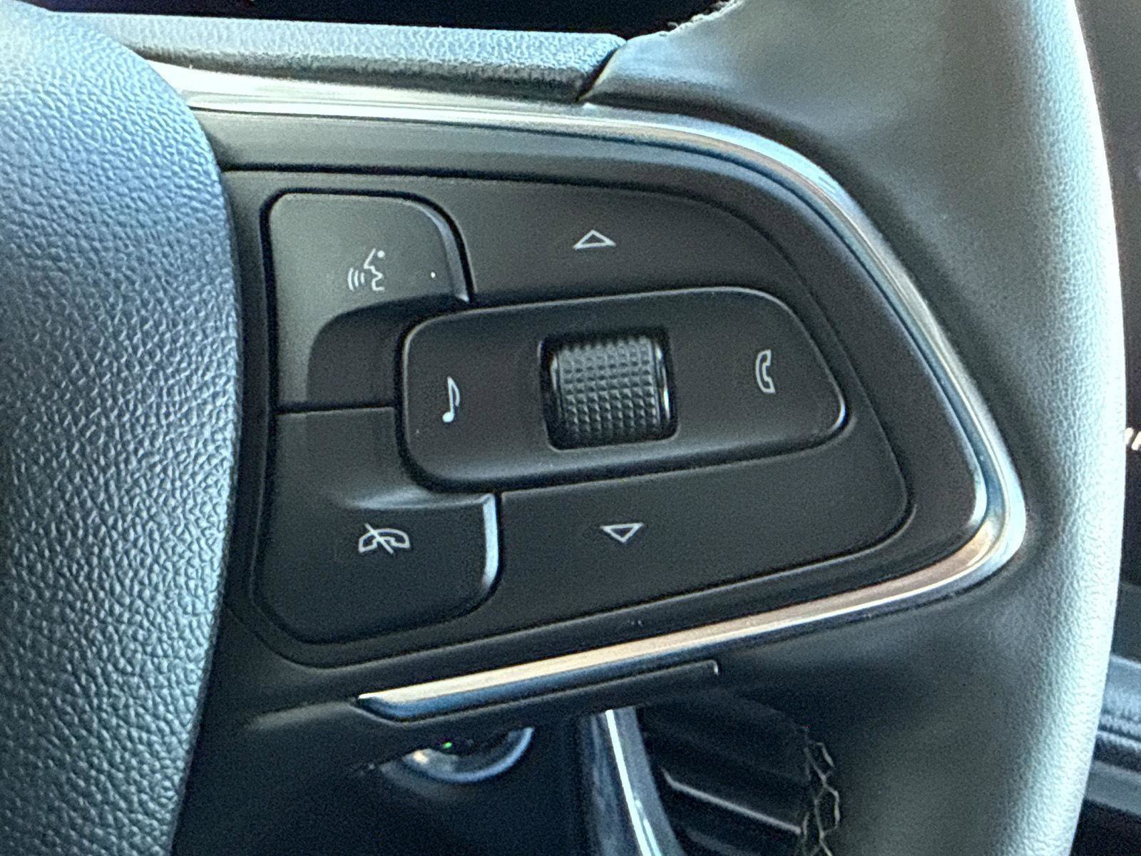 Used 2025 Buick Encore GX Avenir w/ Avenir Technology Package image 18