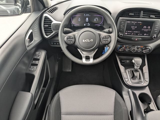 Certified 2025 Kia Soul LX w/ LX Technology Package FWD image 15
