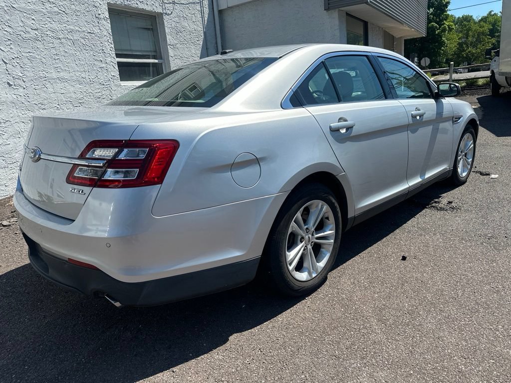 Used 2013 Ford Taurus SEL FWD image 4