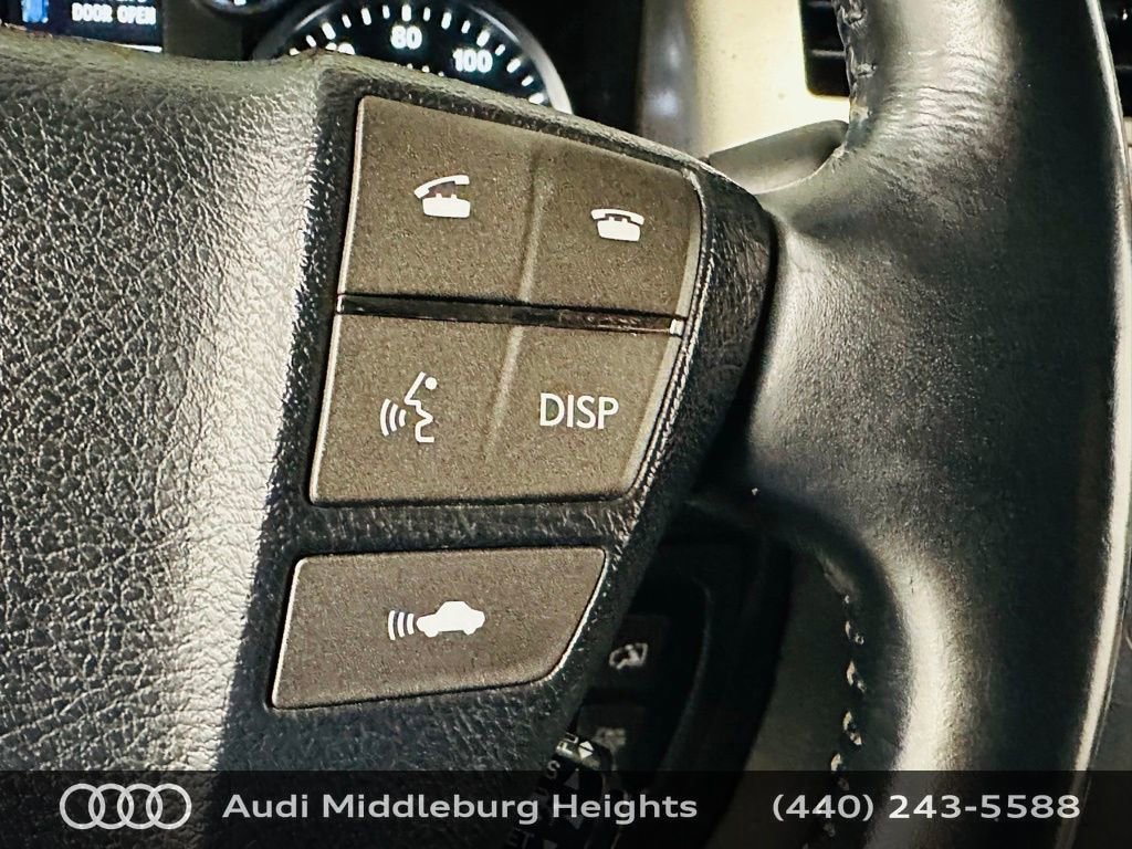 Used 2013 Lexus LX 570 4WD w/ Luxury Pkg w/Pre-crash image 17