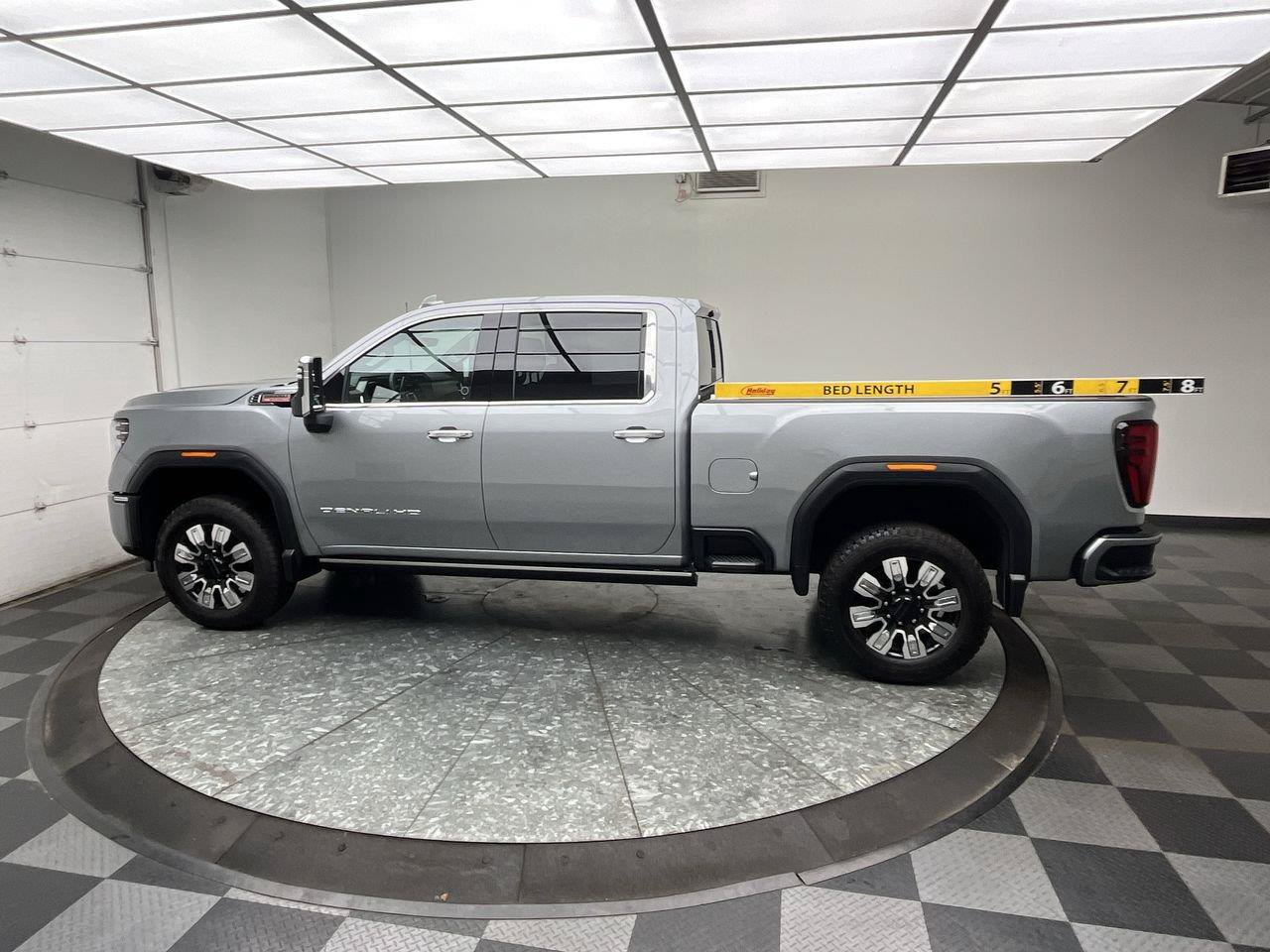Used 2025 GMC Sierra 2500 Denali w/ Denali Reserve Package AWD/4WD image 8