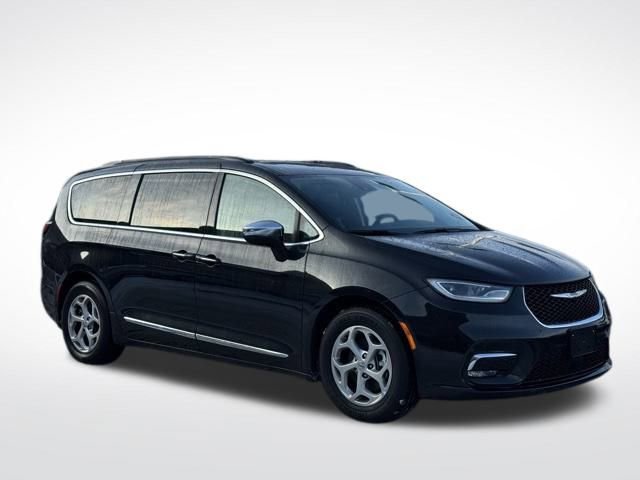 Used 2023 Chrysler Pacifica Limited image 4