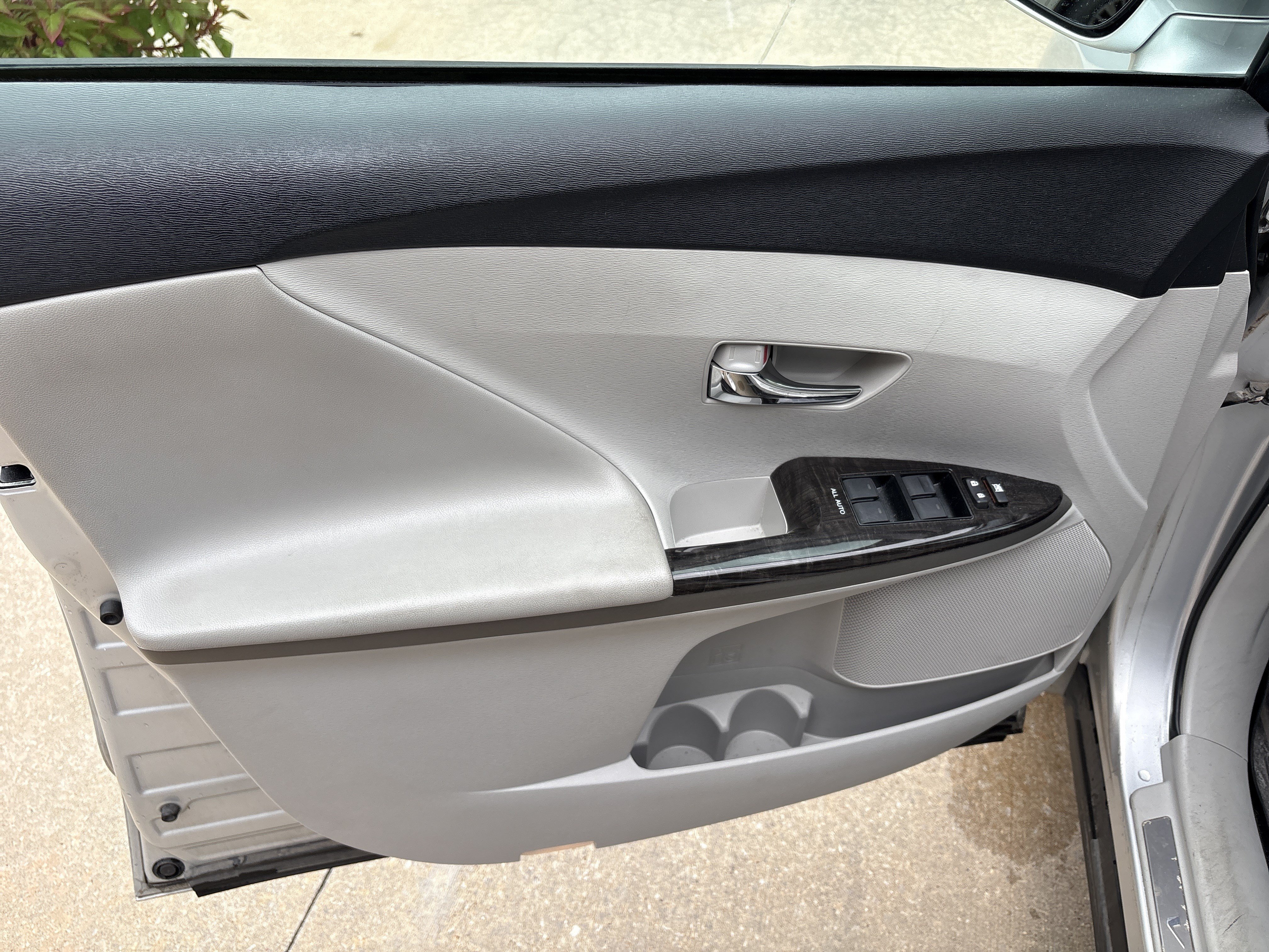 Used 2014 Toyota Venza LE FWD image 14