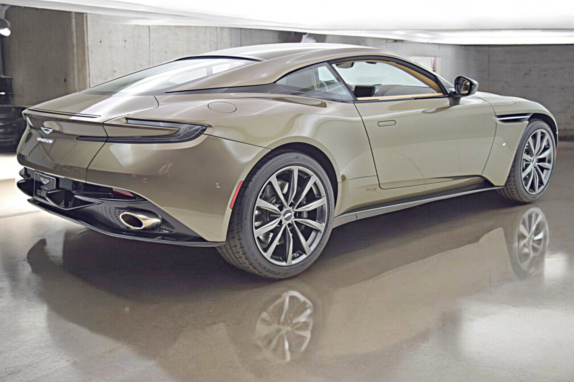 Used 2018 Aston Martin DB11 V12 image 9