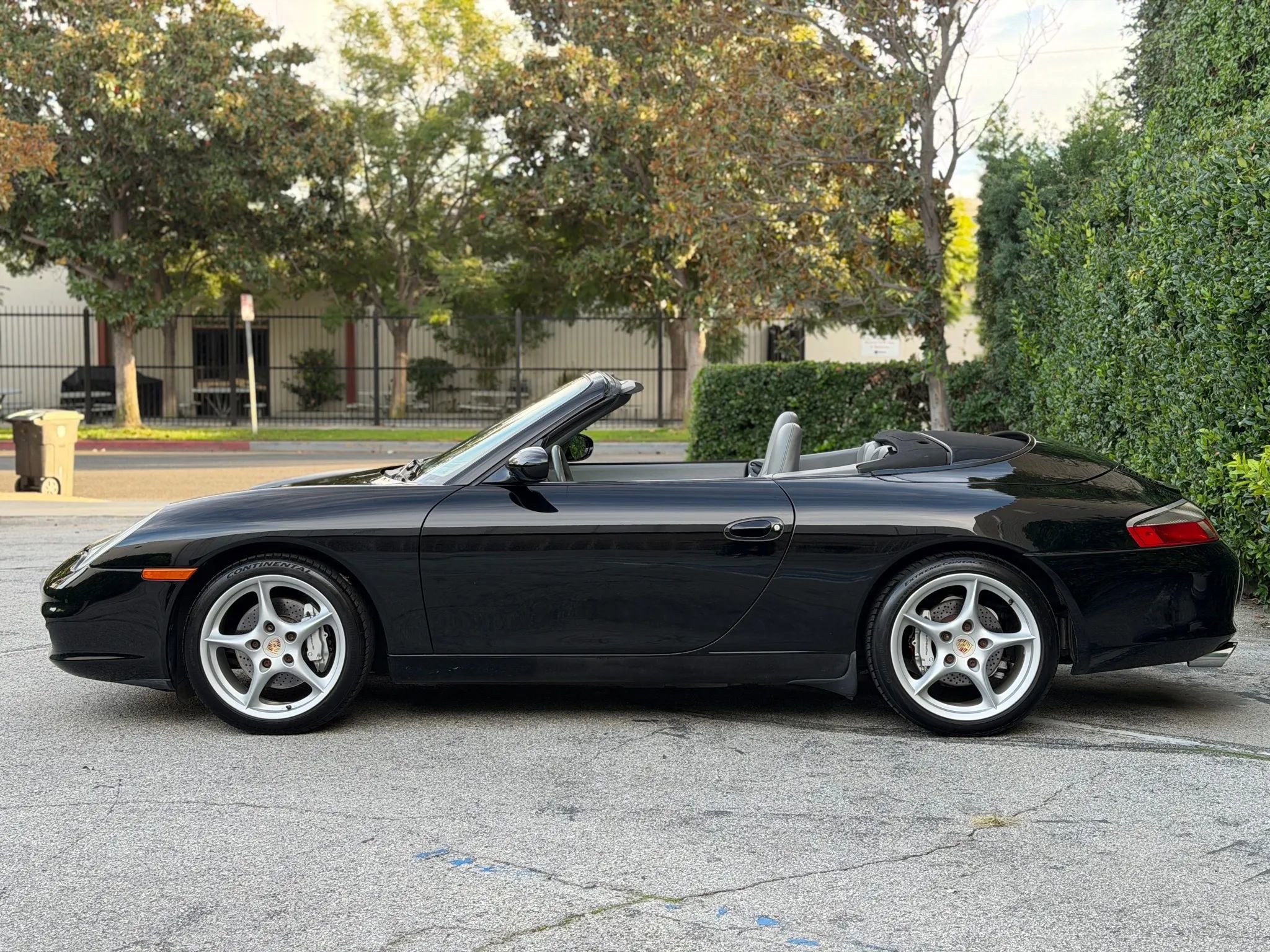 Used 2003 Porsche 911 Carrera 4 image 2