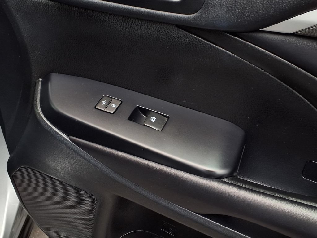 Certified 2018 Toyota Highlander SE FWD image 39