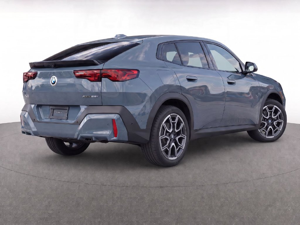 Used 2026 BMW X2 xDrive28i AWD/4WD image 6