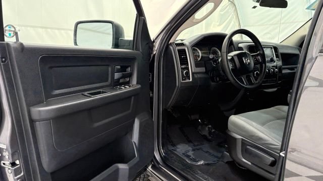 Used 2017 RAM 1500 ST w/ SXT Appearance Group AWD/4WD image 28