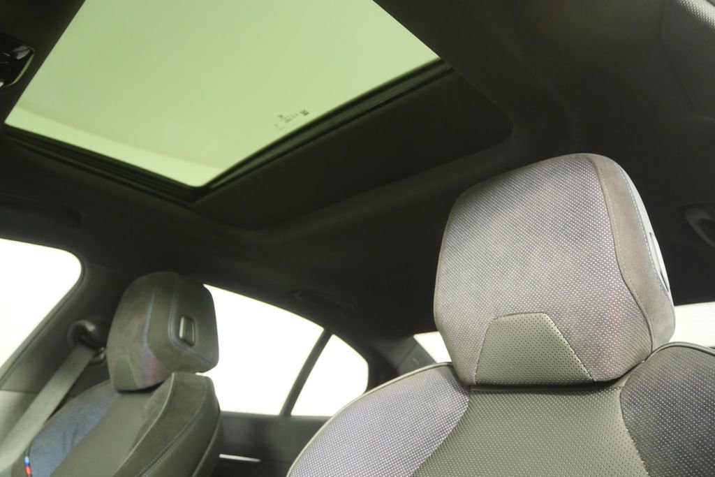 Used 2025 BMW i5 eDrive40i w/ M Sport Package image 11