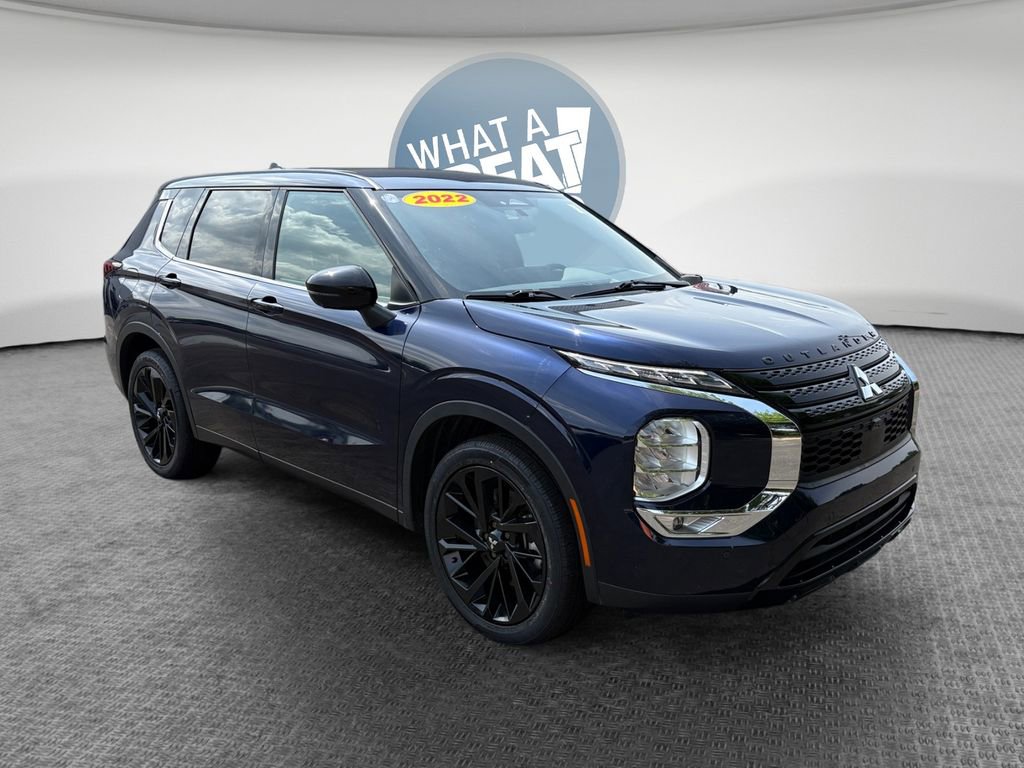Used 2023 Mitsubishi Outlander SE image 1