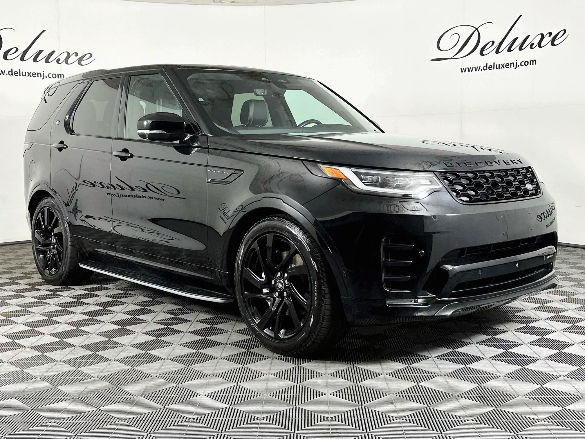 Used 2023 Land Rover Discovery S R-Dynamic AWD/4WD image 1