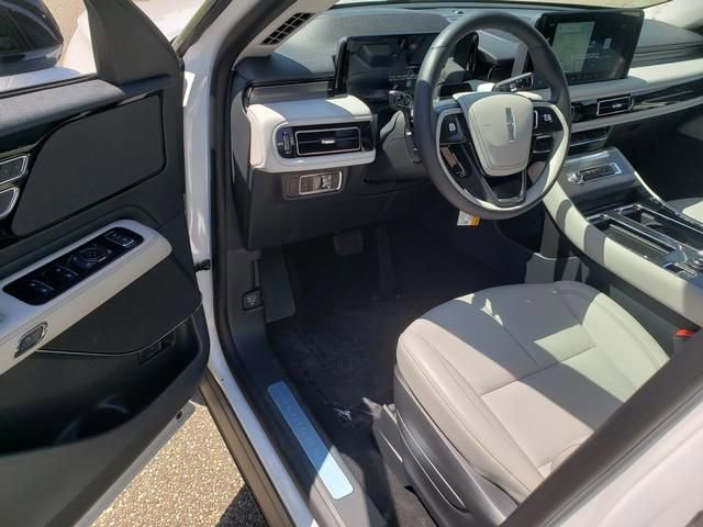New 2026 Lincoln Aviator AWD image 11