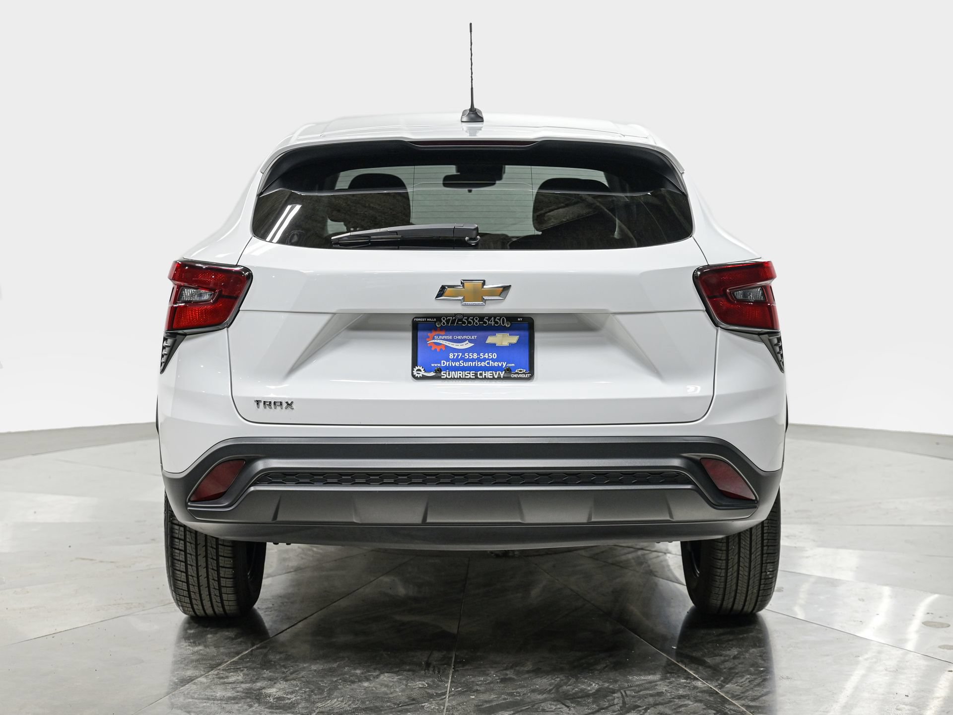 Used 2025 Chevrolet Trax LS FWD image 4