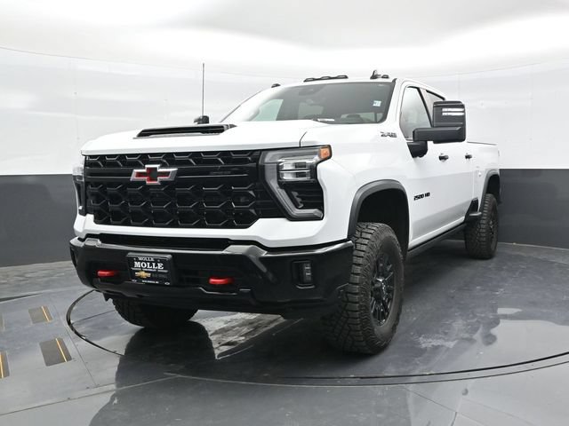 Used 2024 Chevrolet Silverado 2500 ZR2 w/ Technology Package AWD/4WD image 2