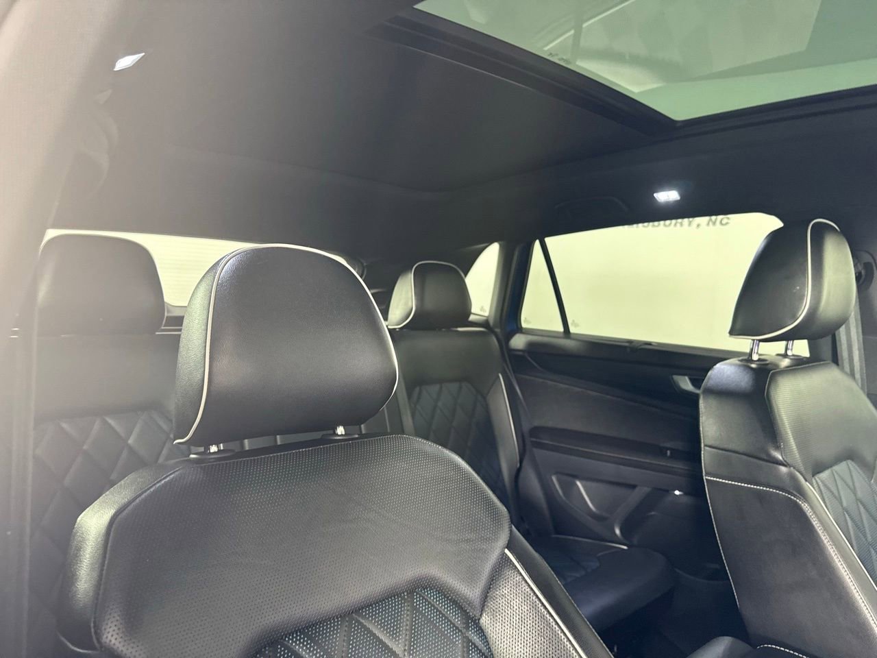 Used 2024 Volkswagen Atlas Cross Sport SEL Premium R-Line image 28