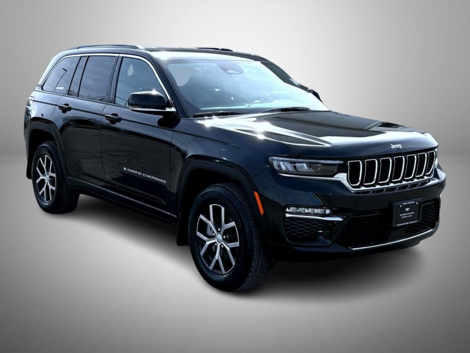 Used 2025 Jeep Grand Cherokee Limited image 3