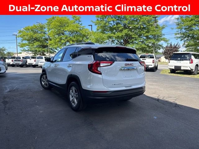 Used 2022 GMC Terrain SLE w/ Driver Convenience Package image 4