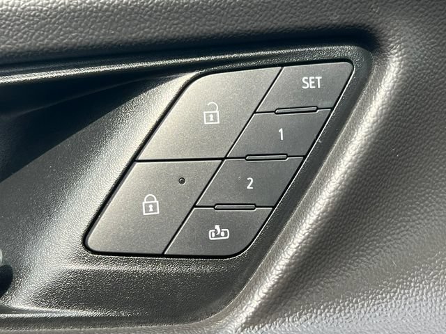 Used 2025 Chevrolet Equinox ACTIV w/ Convenience Package III AWD/4WD image 17
