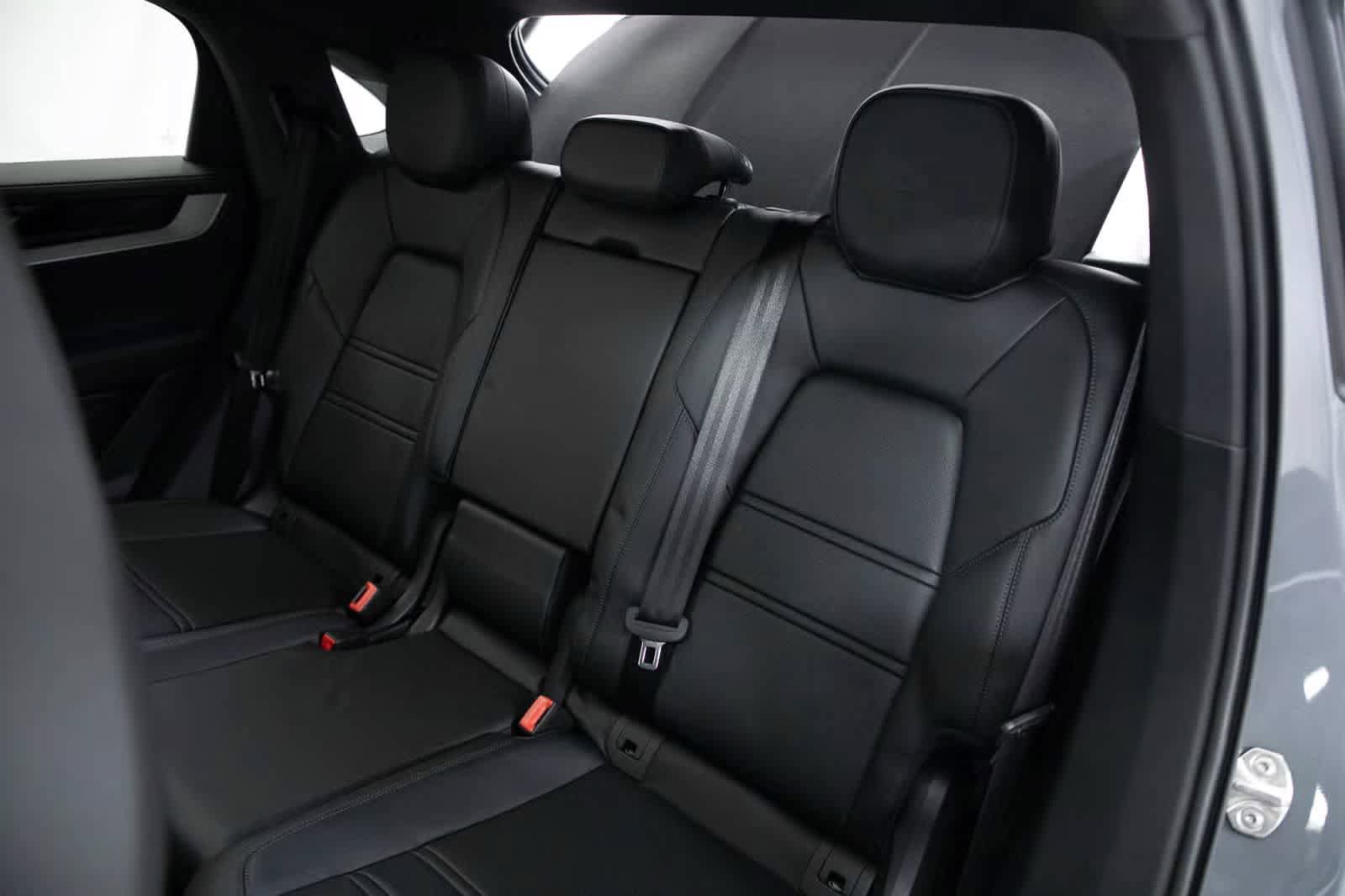 Certified 2025 Porsche Cayenne S AWD/4WD image 38