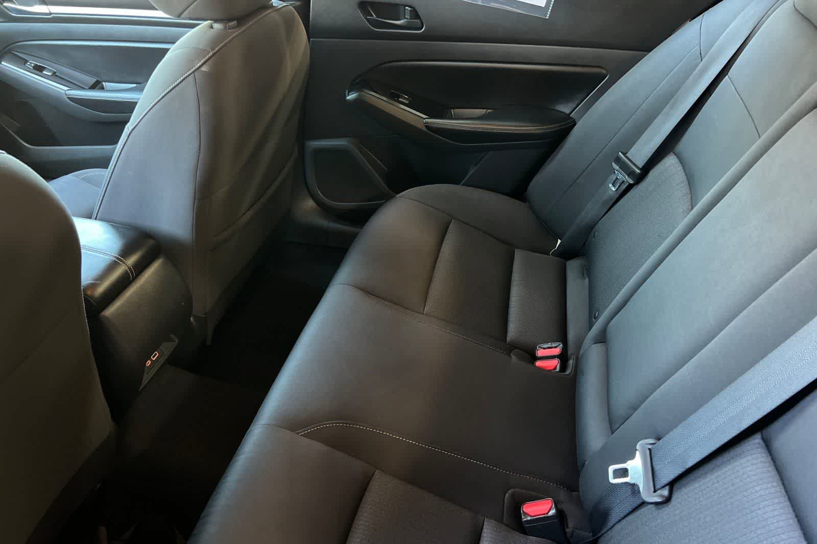 Used 2023 Nissan Altima 2.5 SV FWD image 5
