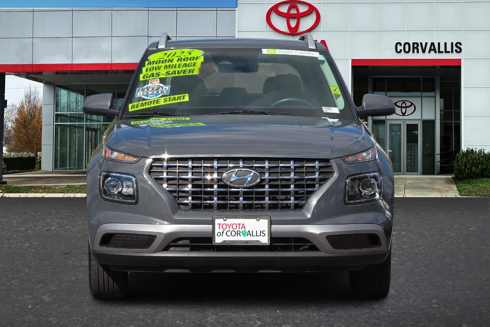 Used 2025 Hyundai Venue SEL FWD image 9