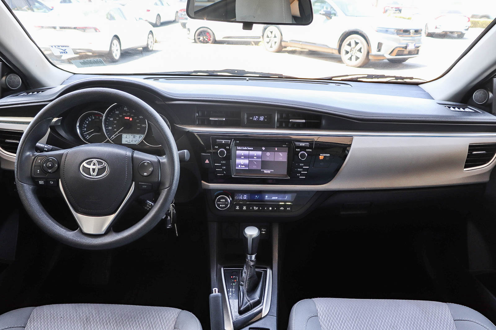 Used 2015 Toyota Corolla LE FWD image 14
