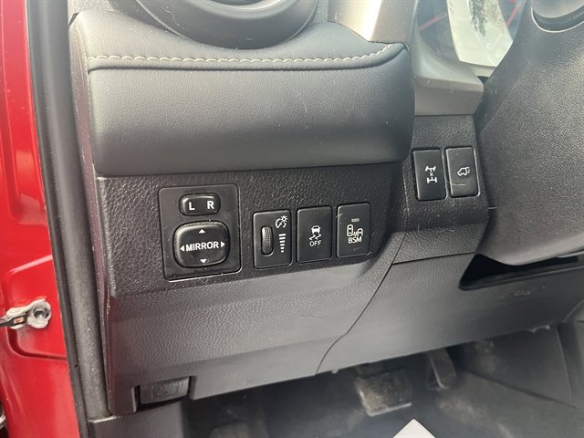 Used 2014 Toyota RAV4 Limited w/ Technology Package AWD/4WD image 18