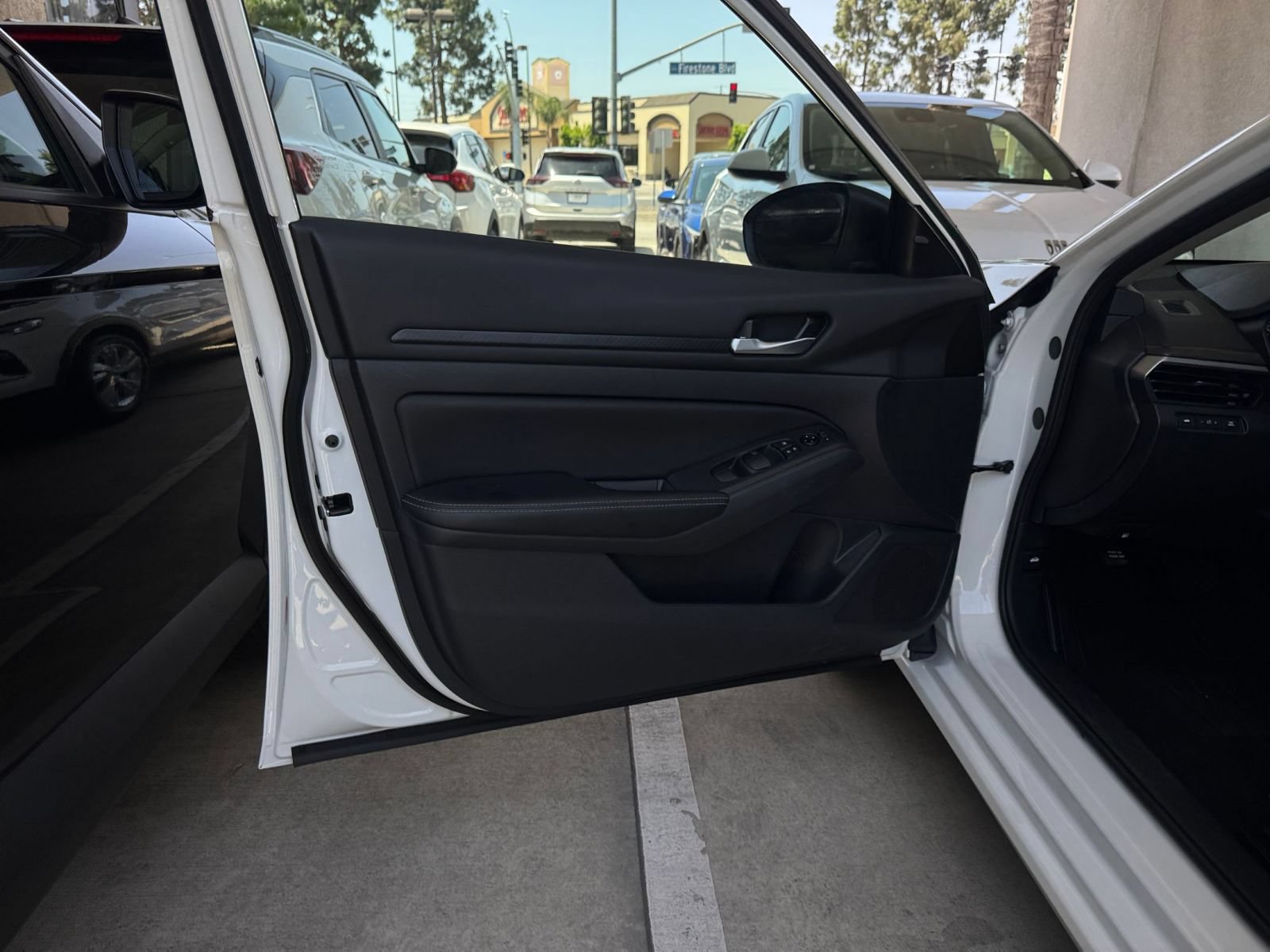Used 2025 Nissan Altima 2.5 SV FWD image 18