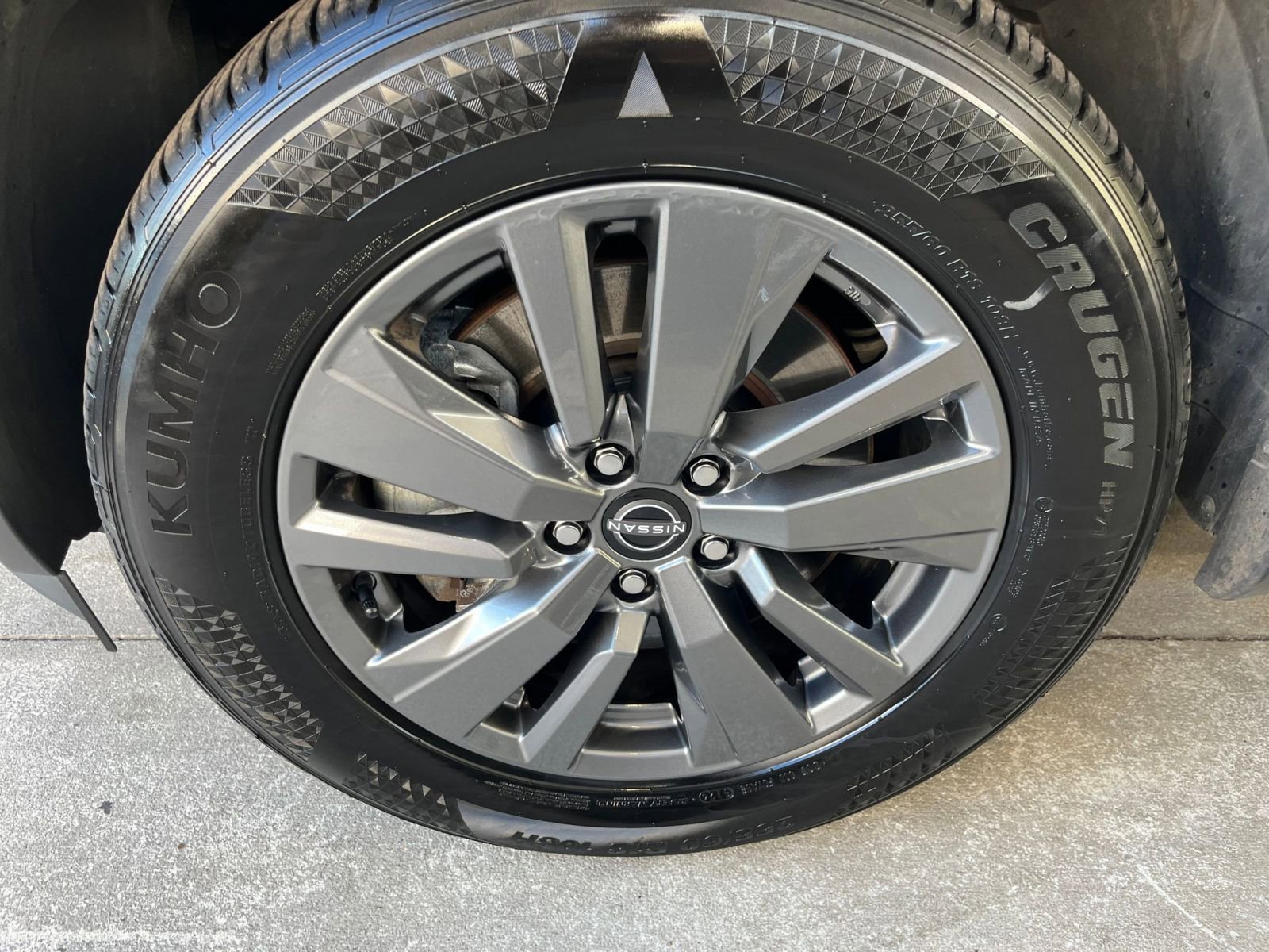 Used 2025 Nissan Pathfinder SV image 31