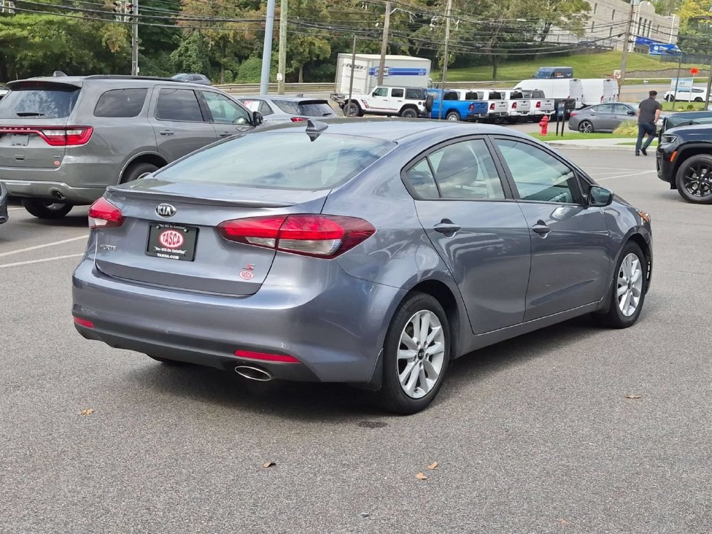 Used 2017 Kia Forte S FWD image 3
