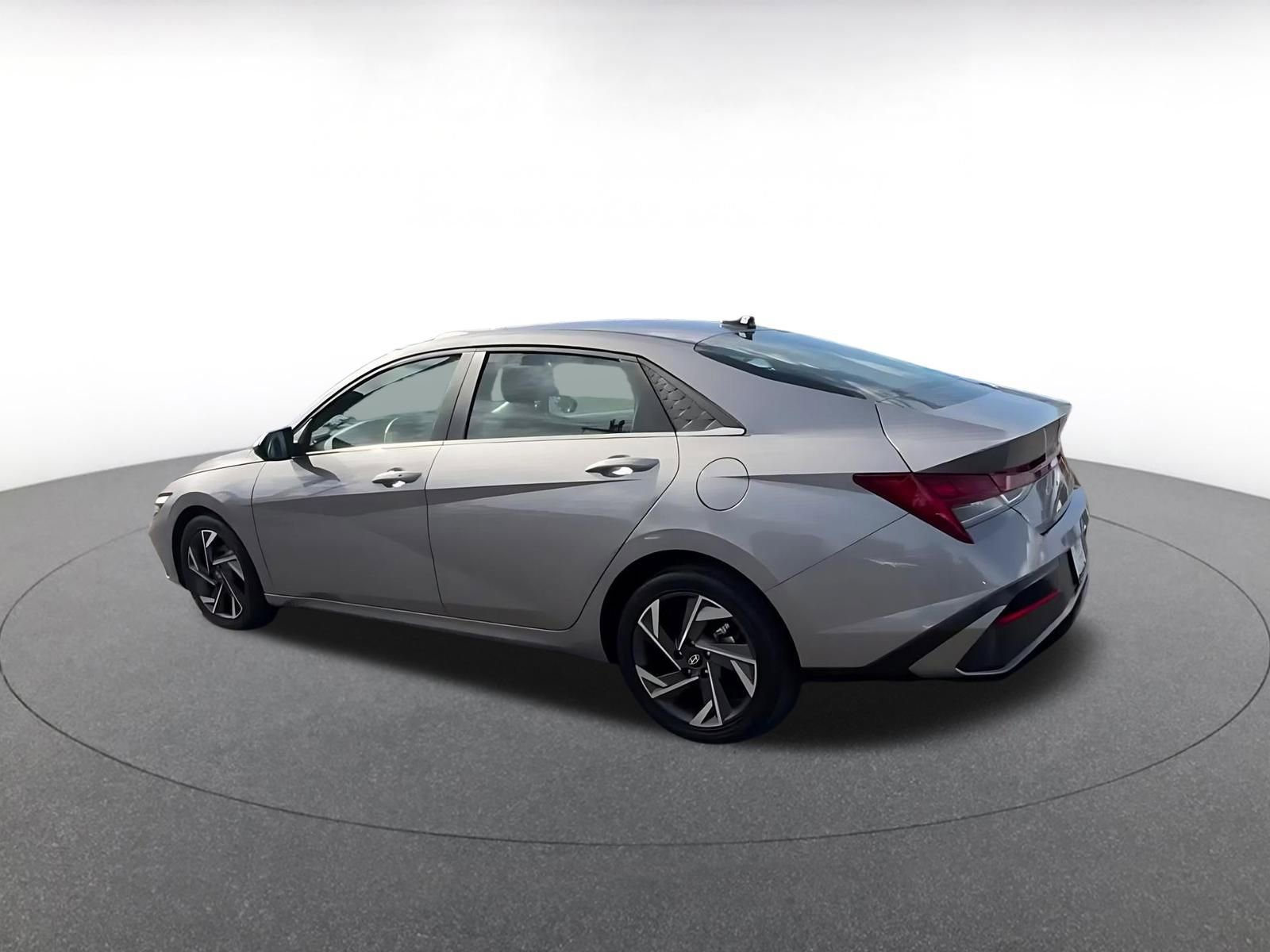 Used 2025 Hyundai Elantra SEL image 10