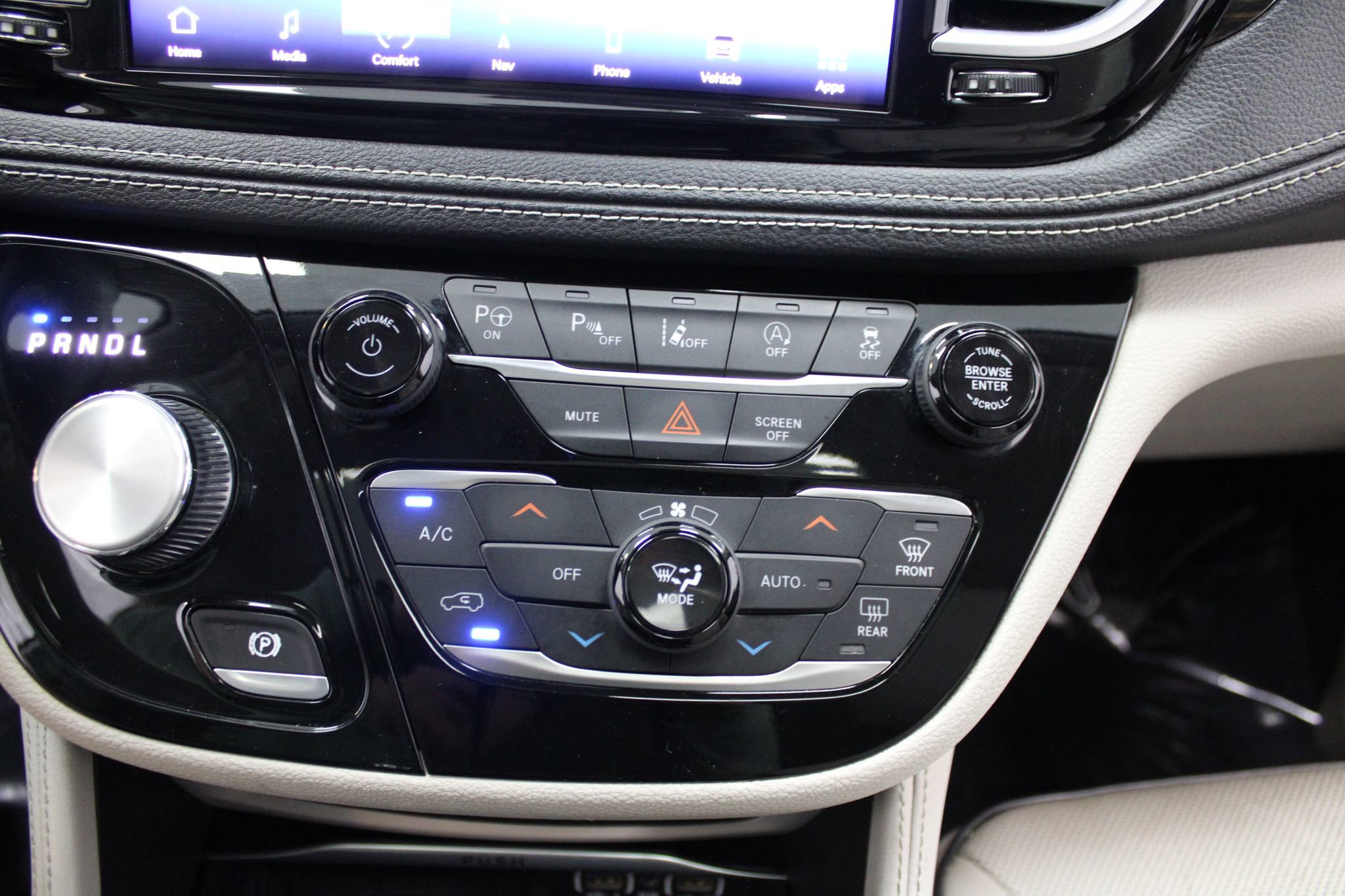Used 2021 Chrysler Pacifica Limited w/ Premium & Safety Sphere Group AWD/4WD image 37