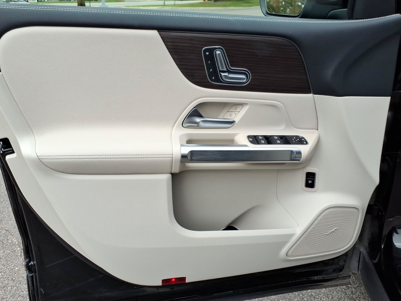 Certified 2025 Mercedes-Benz EQB 300 4MATIC image 14