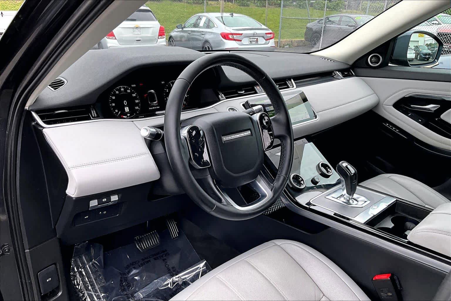 Used 2020 Land Rover Range Rover Evoque SE AWD/4WD image 18