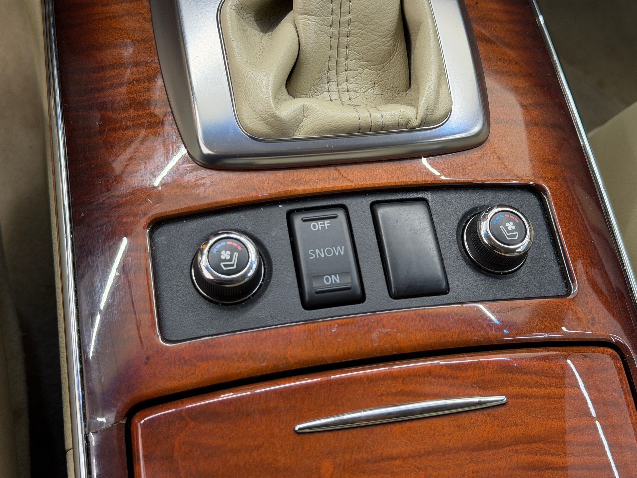Used 2011 INFINITI FX35 AWD w/ Premium Pkg image 20