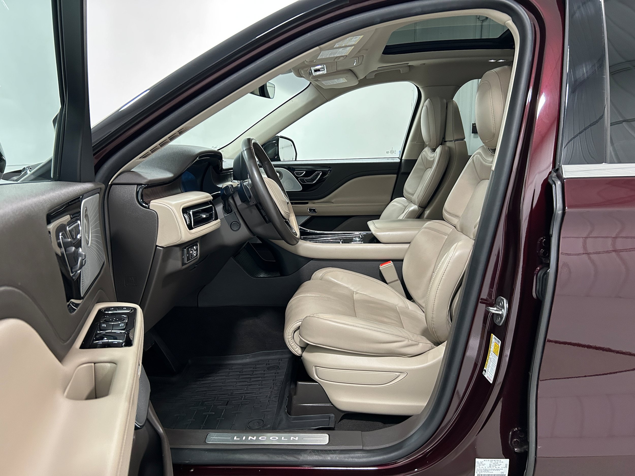 Used 2020 Lincoln Aviator Reserve w/ Equipment Group 202A AWD/4WD image 4