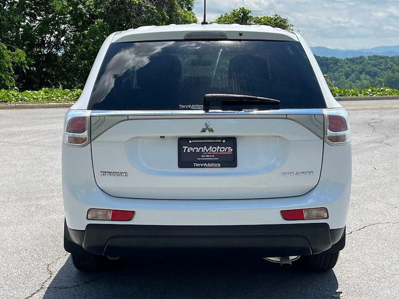 Used 2014 Mitsubishi Outlander SE AWD/4WD image 21
