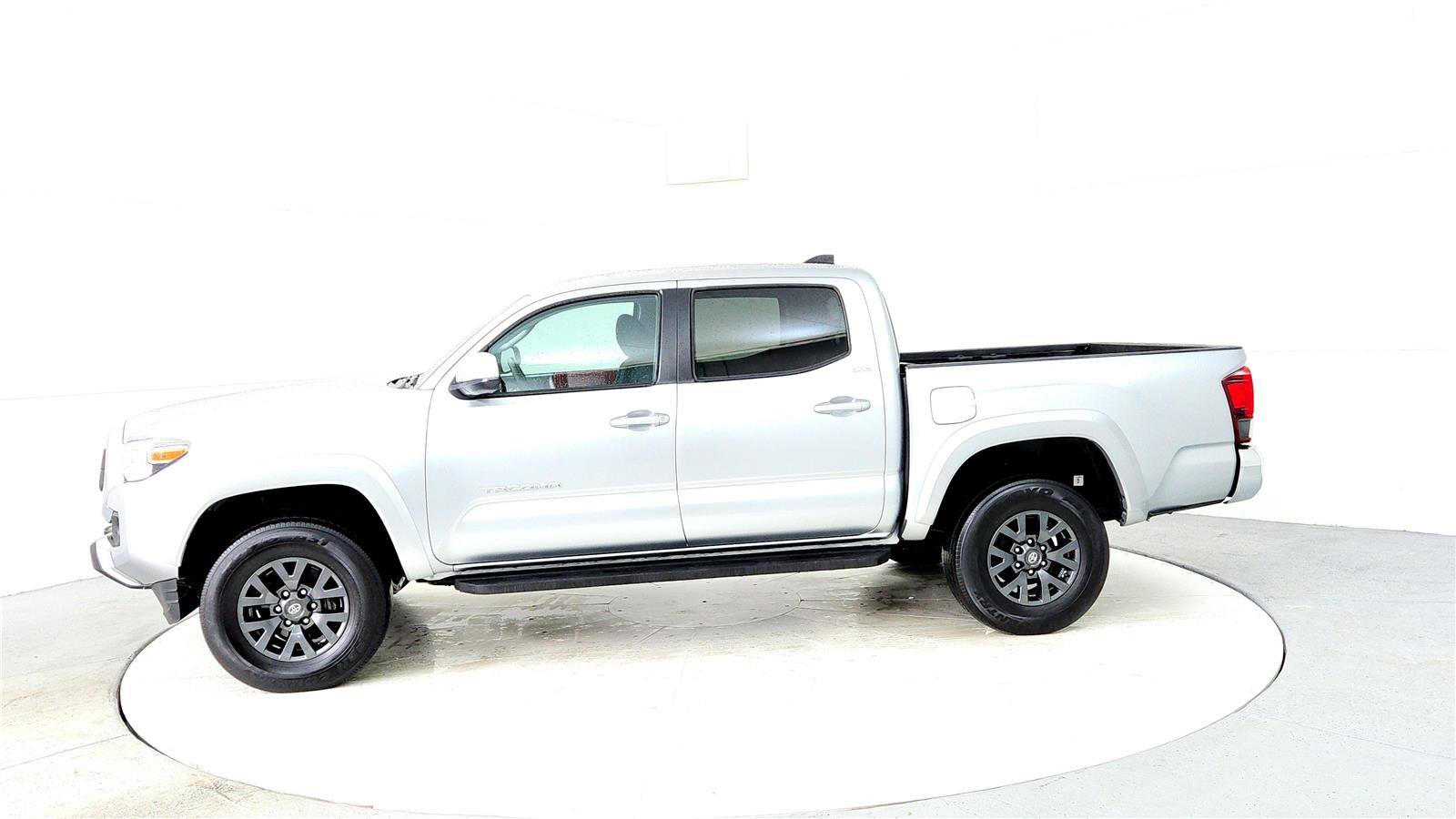 Certified 2023 Toyota Tacoma SR5 image 3