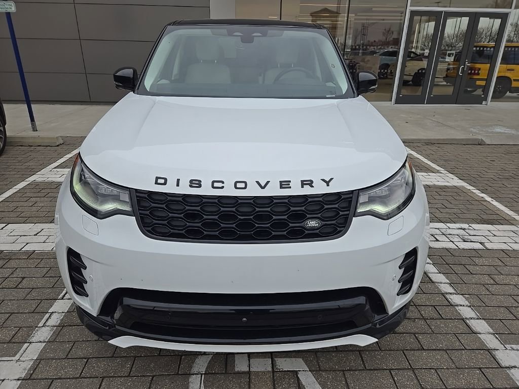 Used 2025 Land Rover Discovery Dynamic SE image 2