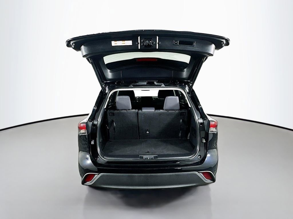 Used 2024 Toyota Highlander LE image 28