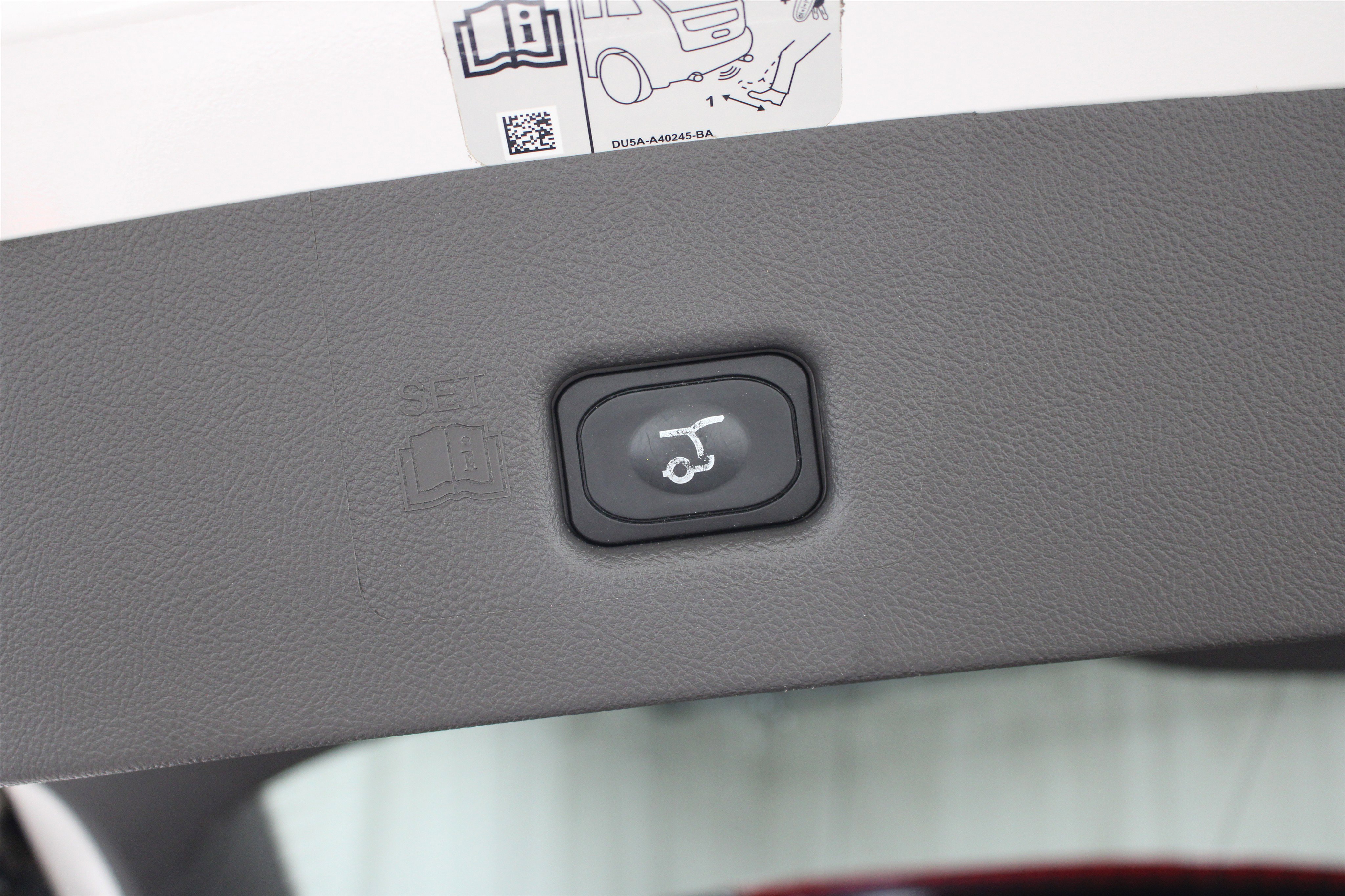 Used 2017 Lincoln MKX Select w/ Select Plus Package image 25