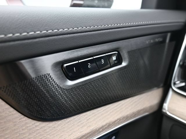 New 2026 Volvo XC90 B6 Plus w/ Protection Package Premier AWD/4WD image 30