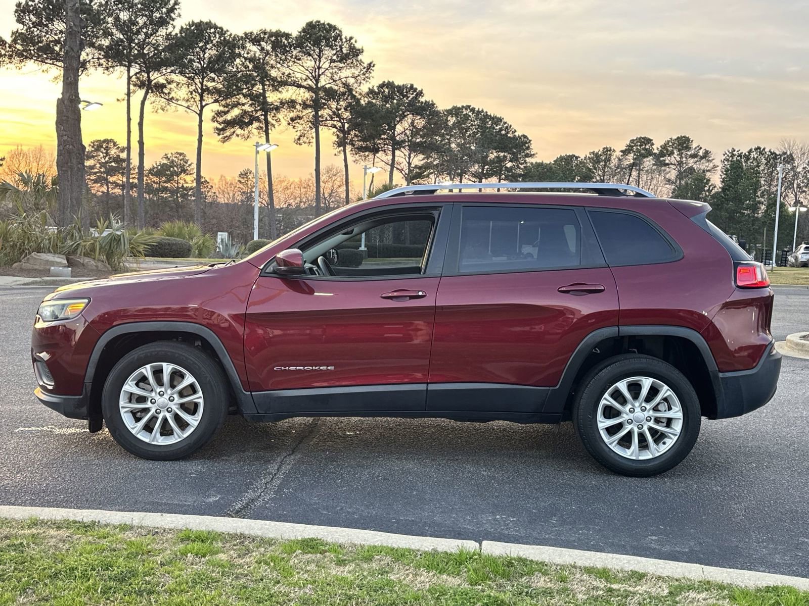 Used 2021 Jeep Cherokee Latitude image 7